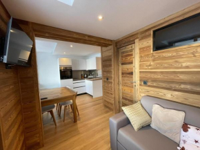Appartement rénové 6 pers. à Tignes Val Claret – Départ/retour skis aux pieds, balcon, près des commerces - FR-1-502-548